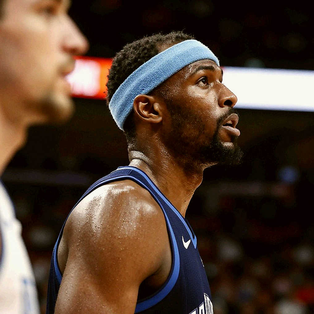Ba cột mốc của một tin chuyển nhượng NBA