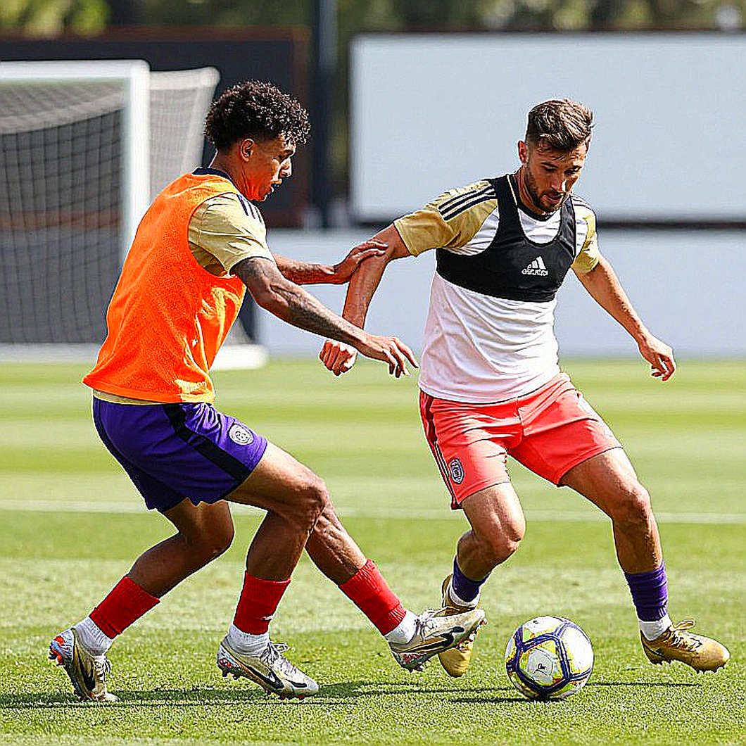 Khi Fabregas bảo Douvikas ngừng chạy: điểm gãy trong một trận thắng 4-1